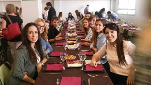 Alumnos de Cesur, comida en II Congreso Nacional Síndrome X Frágil.
