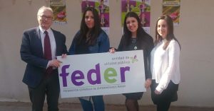 Dr. Pedro Hernández, Natalia, Noelia y Lucía en photocall de FEDER.